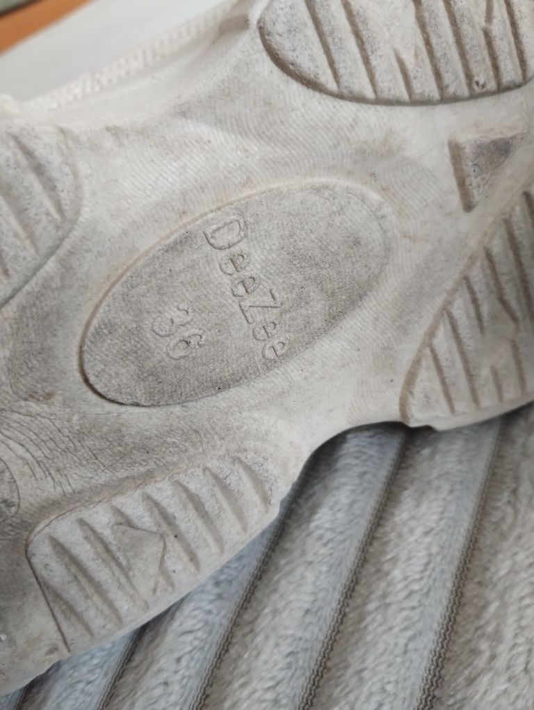 Buty DeeZee 36 białe