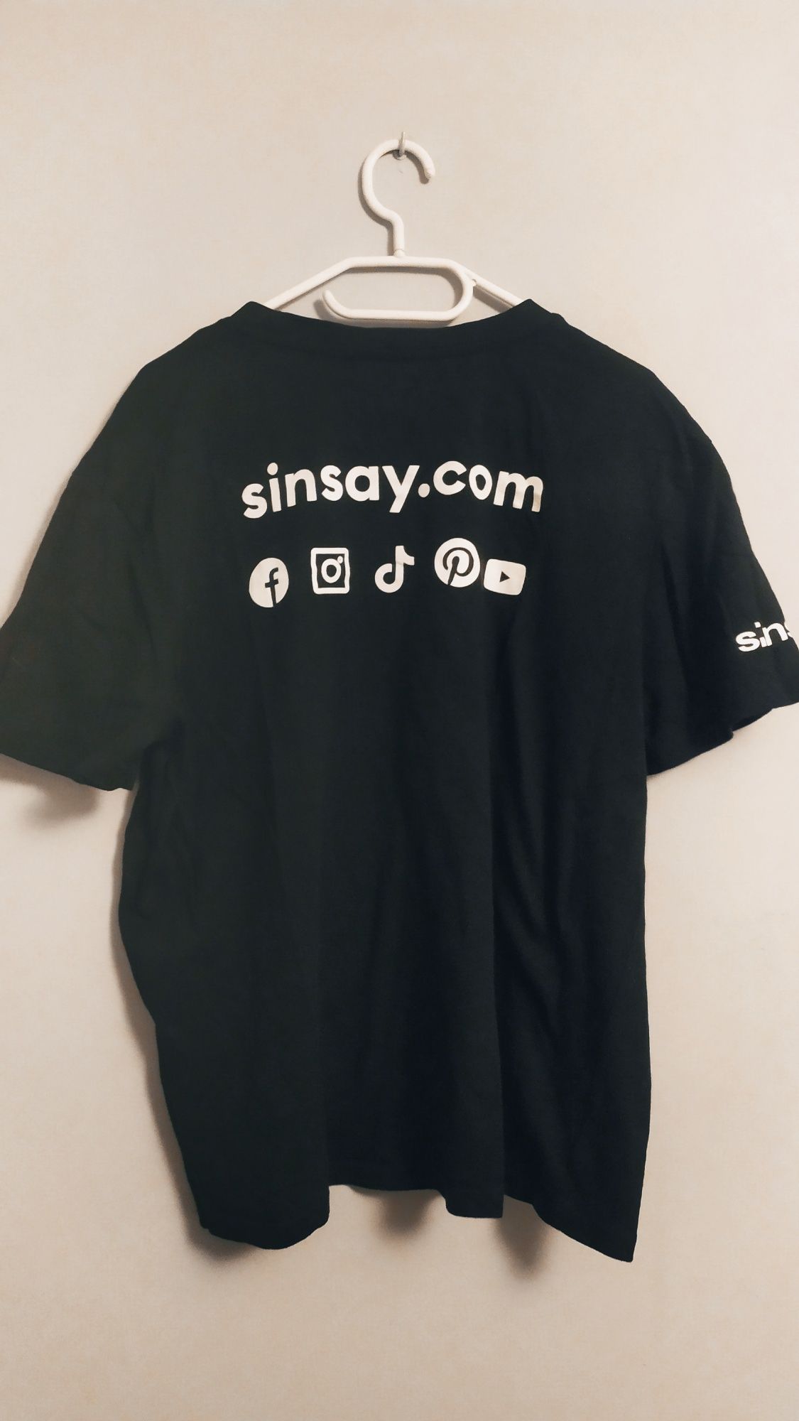 T-shirt marki Sinsay