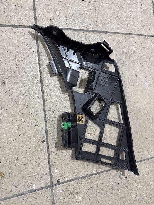 Кріплення бампера Polestar 2