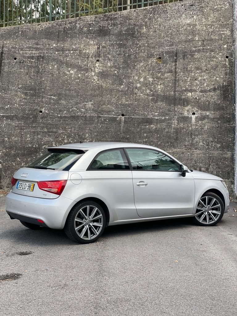 Audi A1 1.6 TDI (Revisão feita)