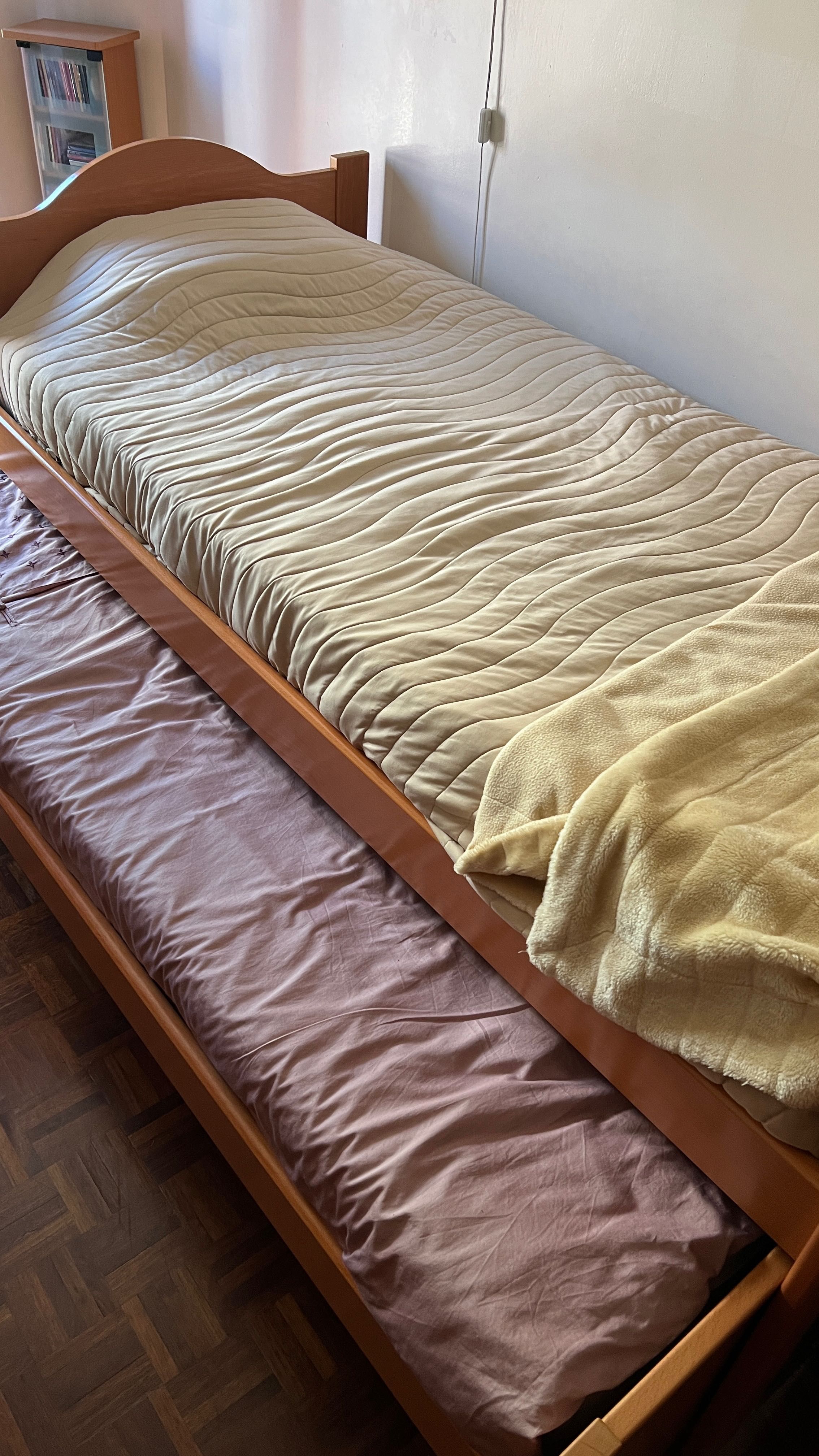Cama de 2 andares e gavetas