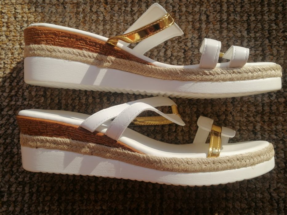 Жіночі сандалі на підборах р. 39