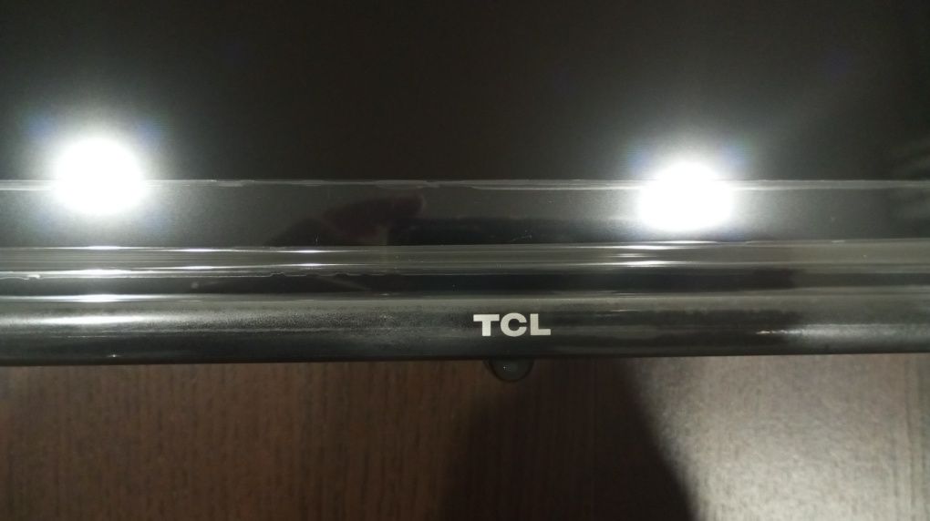 LCD 32" TCL - modelo 32D4300-  nova a estrear