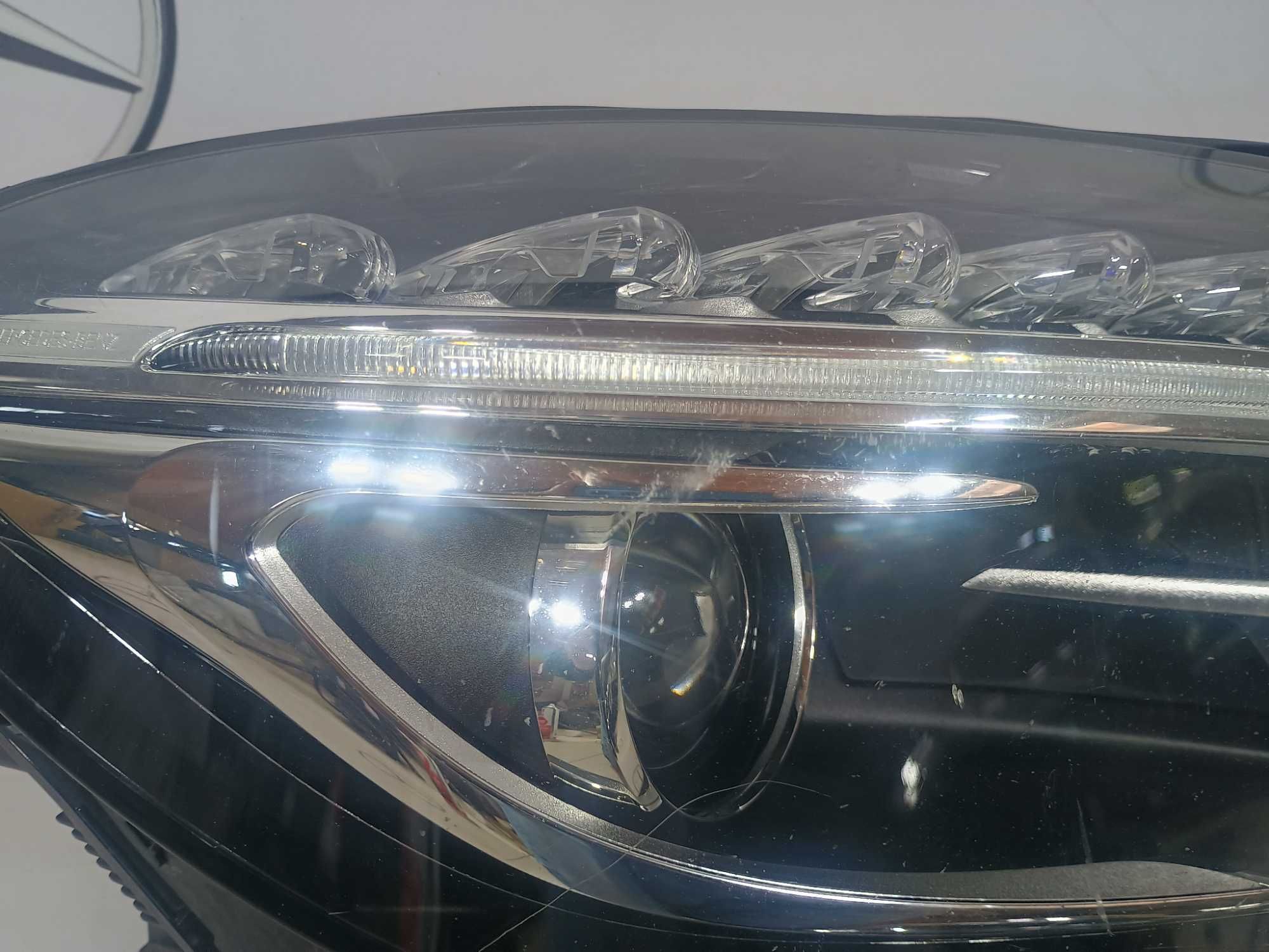 Mercedes GLA W156 lampa prawy przód