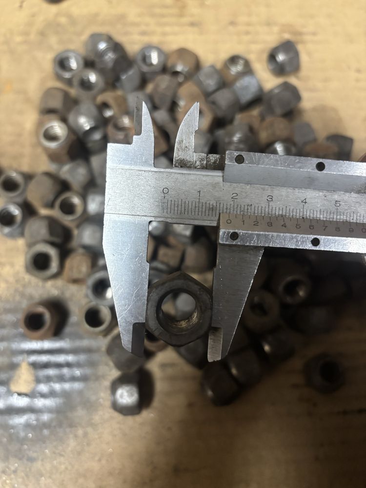 Nakretki do felg stalowych FORD VOLVO M12x1,5 sruby focus mondeo