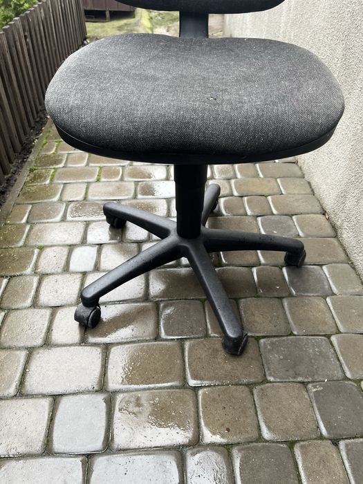 Продам стул офисный