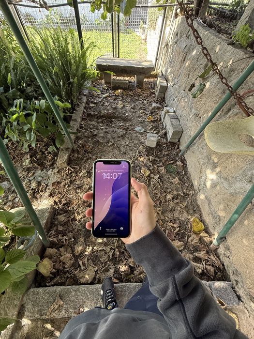 iPhone 11 Branco / iPhone 11 Preto