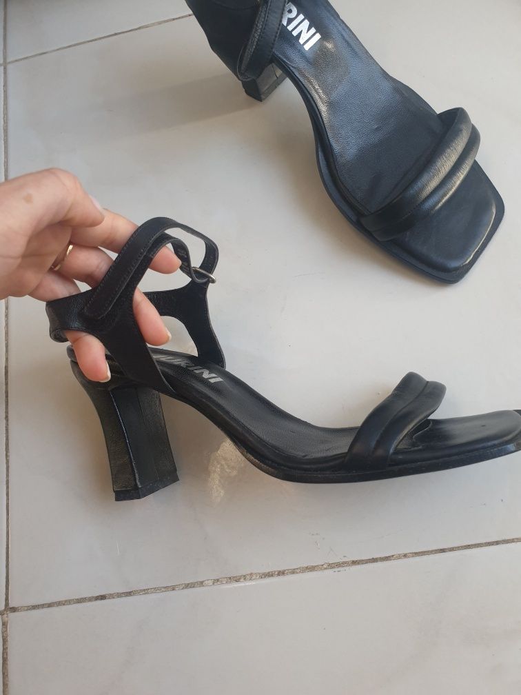 Sapatos e sandalias de mulher