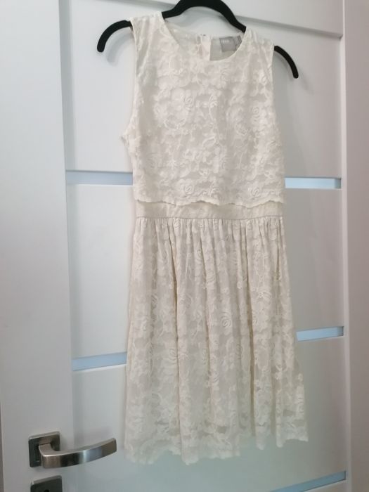 Sukienka koronkowa śmietankowa Asos