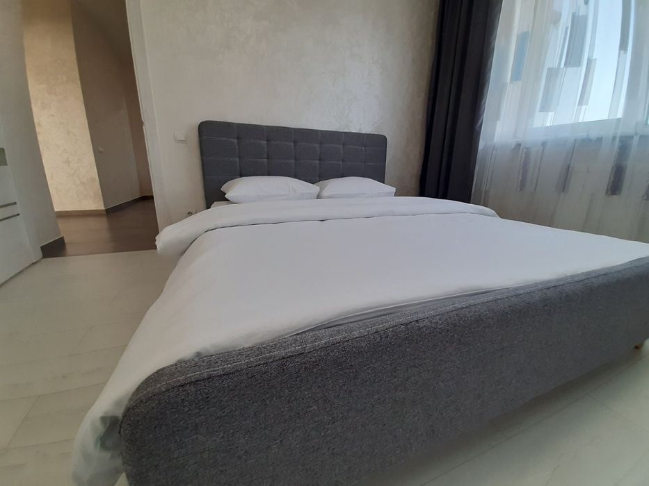 Нова 3 кімн. кв. в самісінькому центрі міста з приват. парковкою.