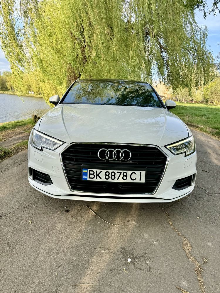 Audi A3 Premium ! Рейсталінг .