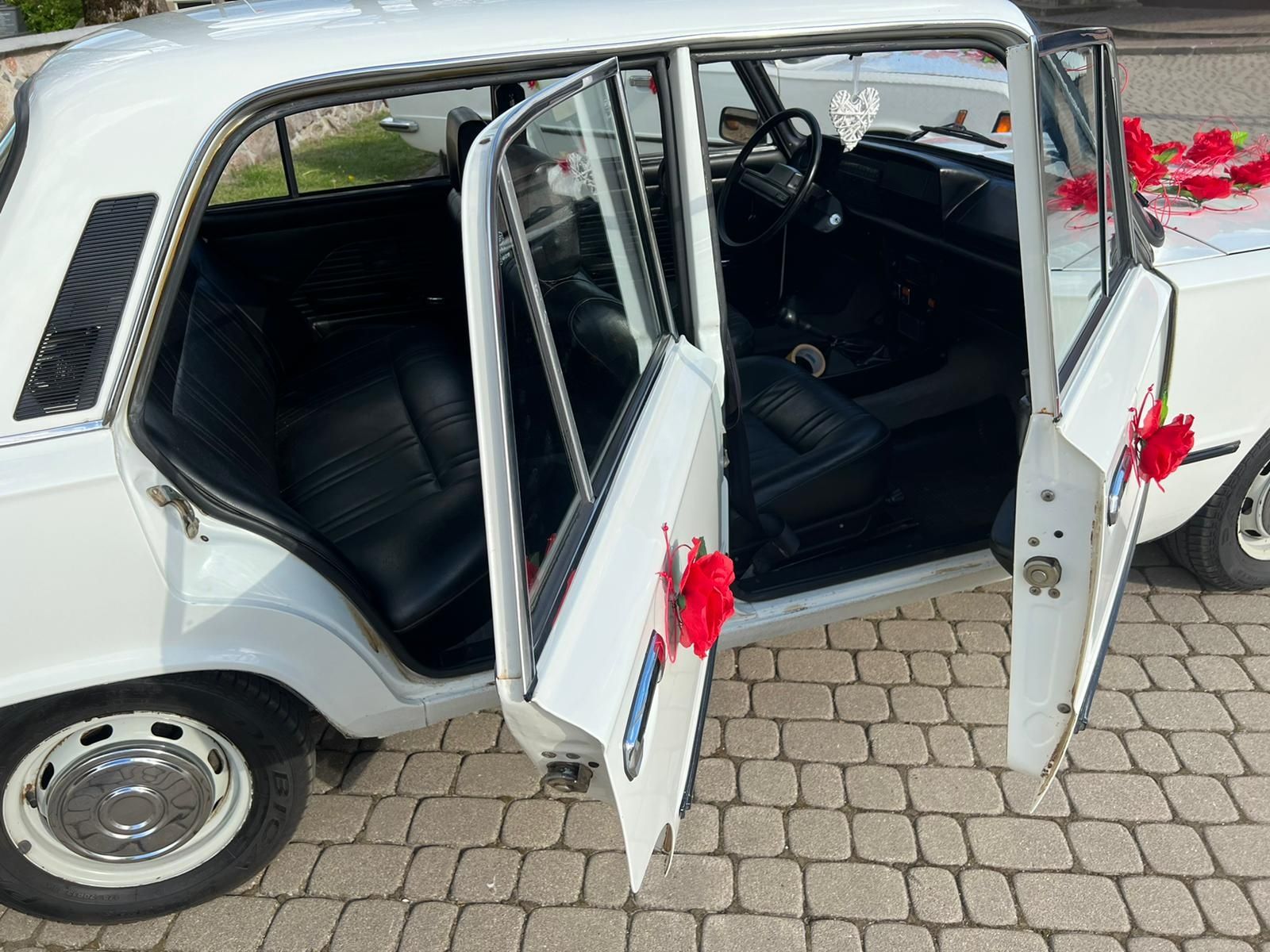 Auto do ślubu Fiat 125p