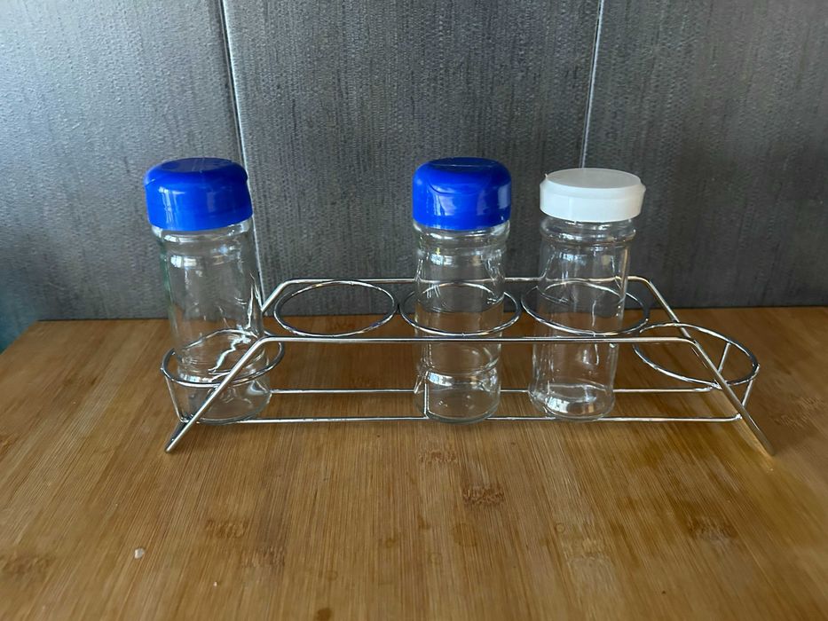 Frascos para especiarias + suportes em metal (oferta)