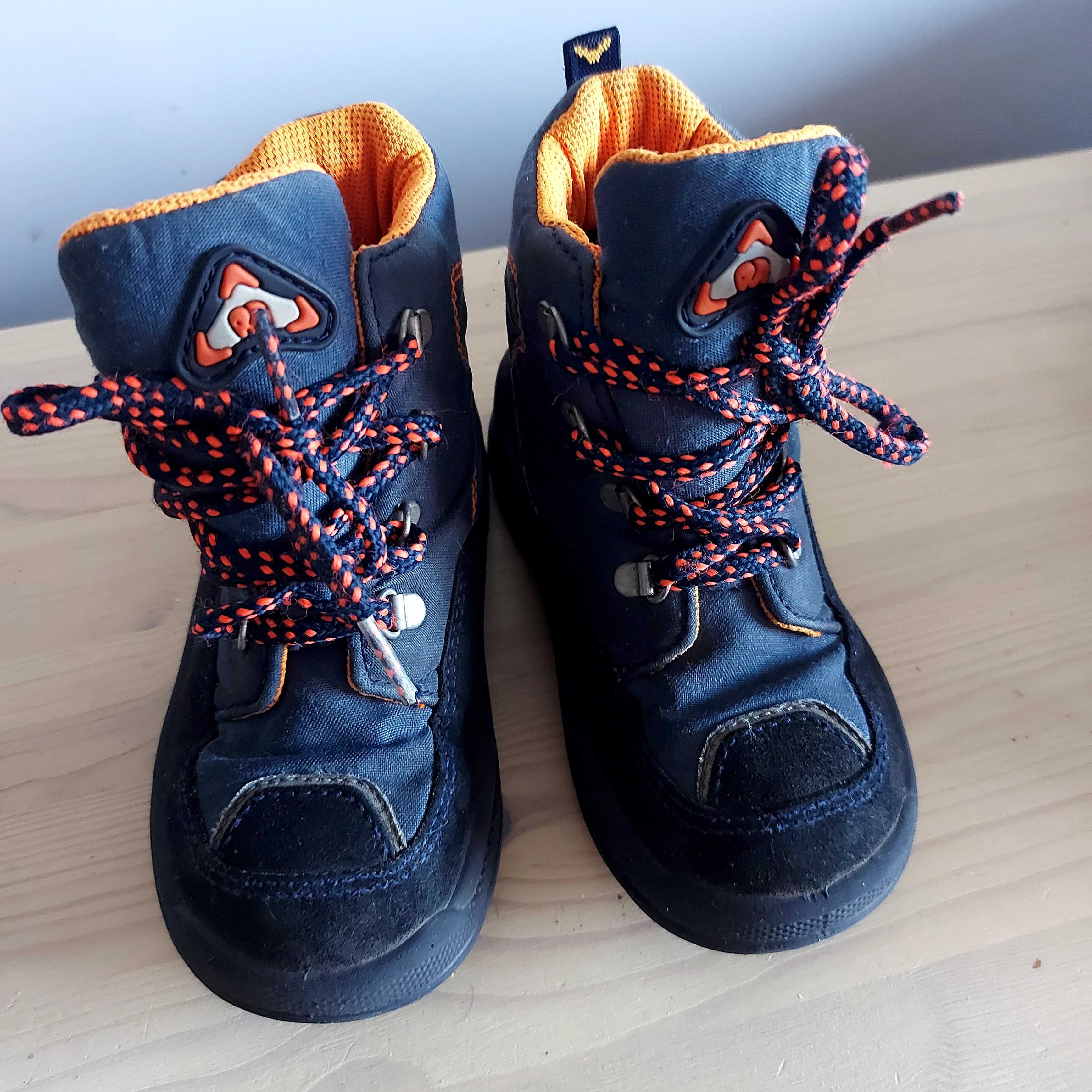 Buty jesienne w rozmiarze 24