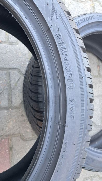 225/40R18 92V Bridgestone Blizzak LM005