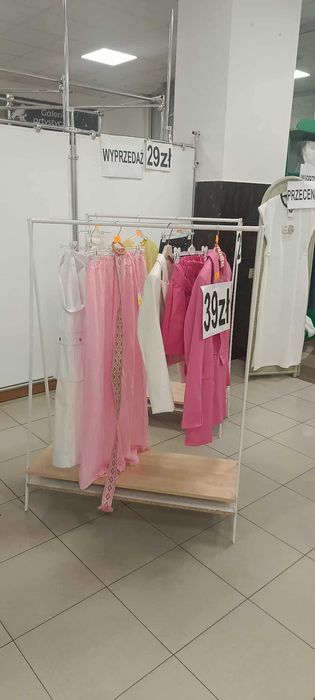 Lada Manekin Wieszak wyposazenie butiku
