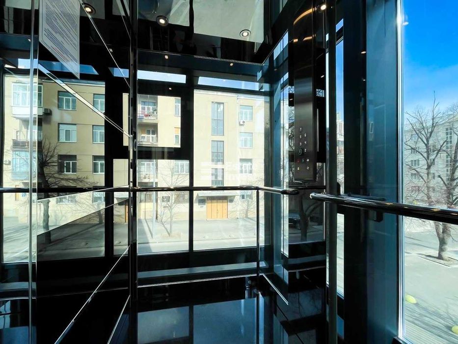 Здам приміщення в сучасному БЦ, за адресою: вул. Манізера, 8.