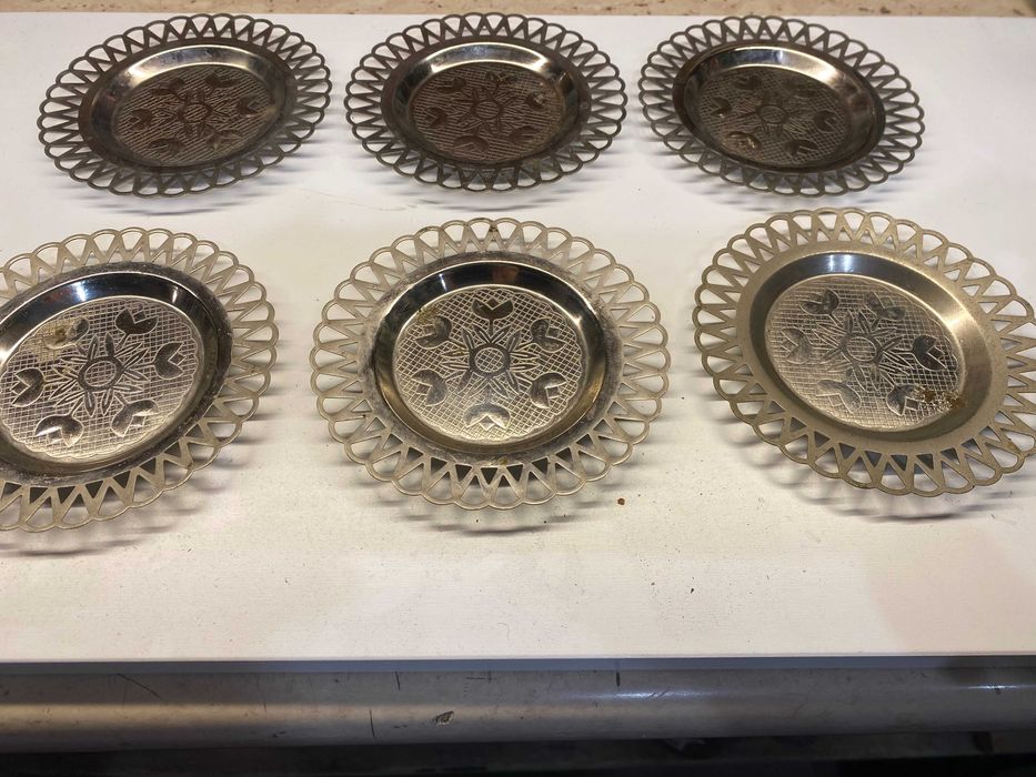 podstawki , podkładki ,talerzyki pod szklanki PRL chrom metal PIĘKNE
