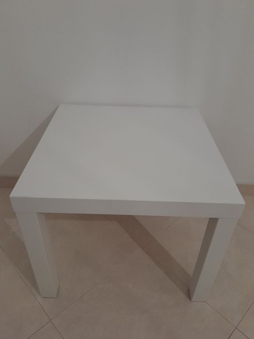 Mesa de apoio Lack da Ikea