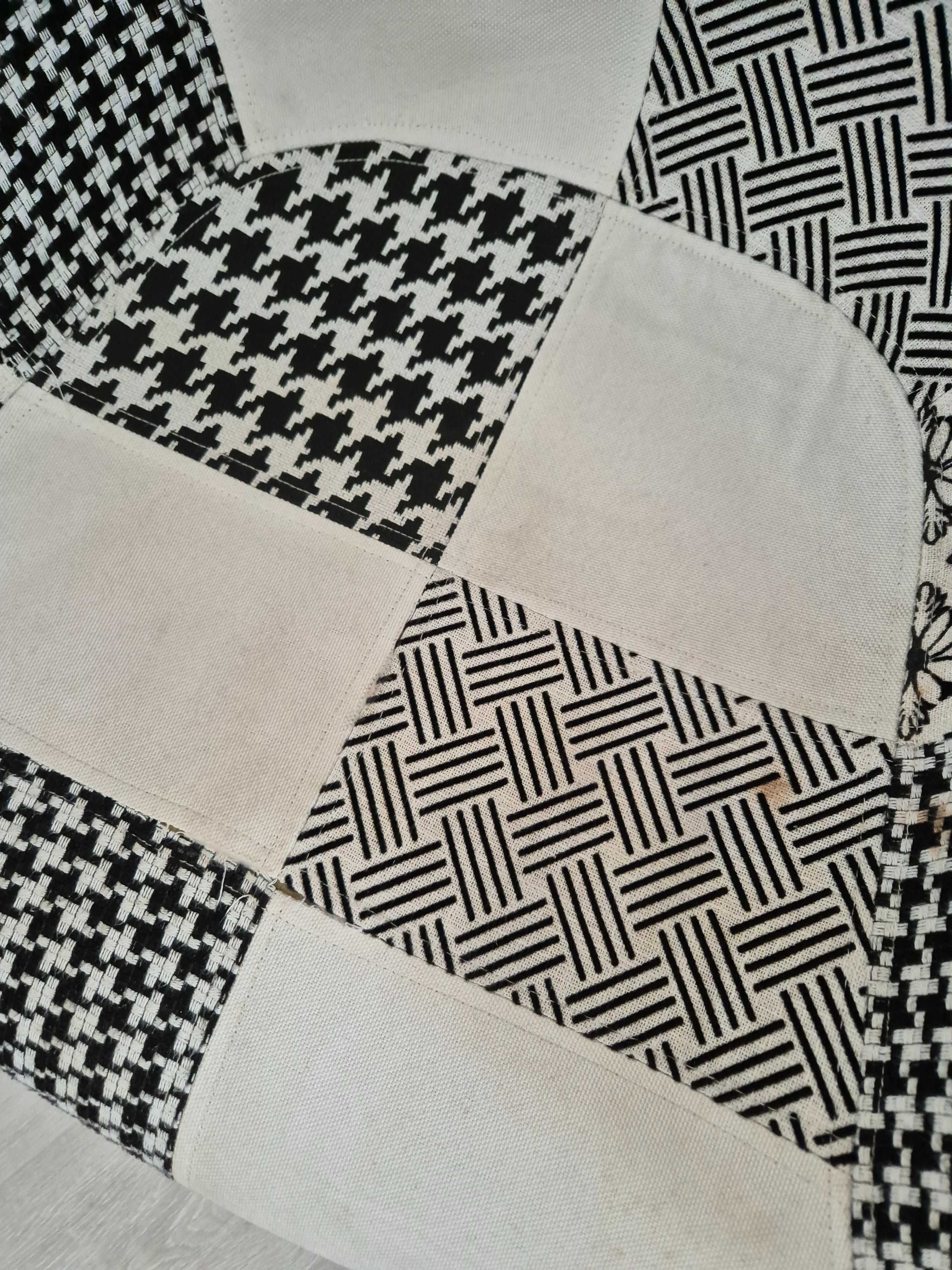 Używane krzesło patchwork z bukowymi nogami - biało czarne