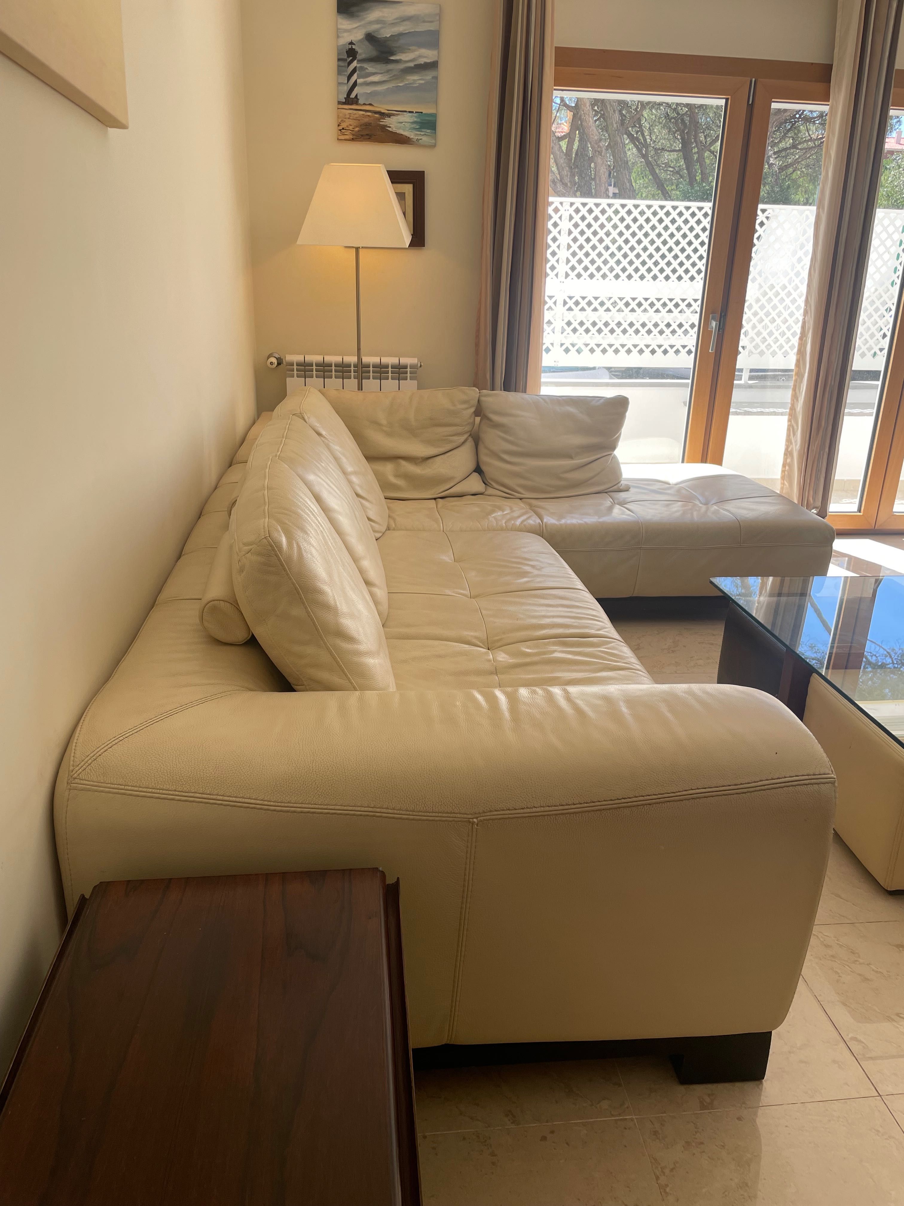 Qualitativa sofá em pele muito muito confortável! Luxury Leather Couch