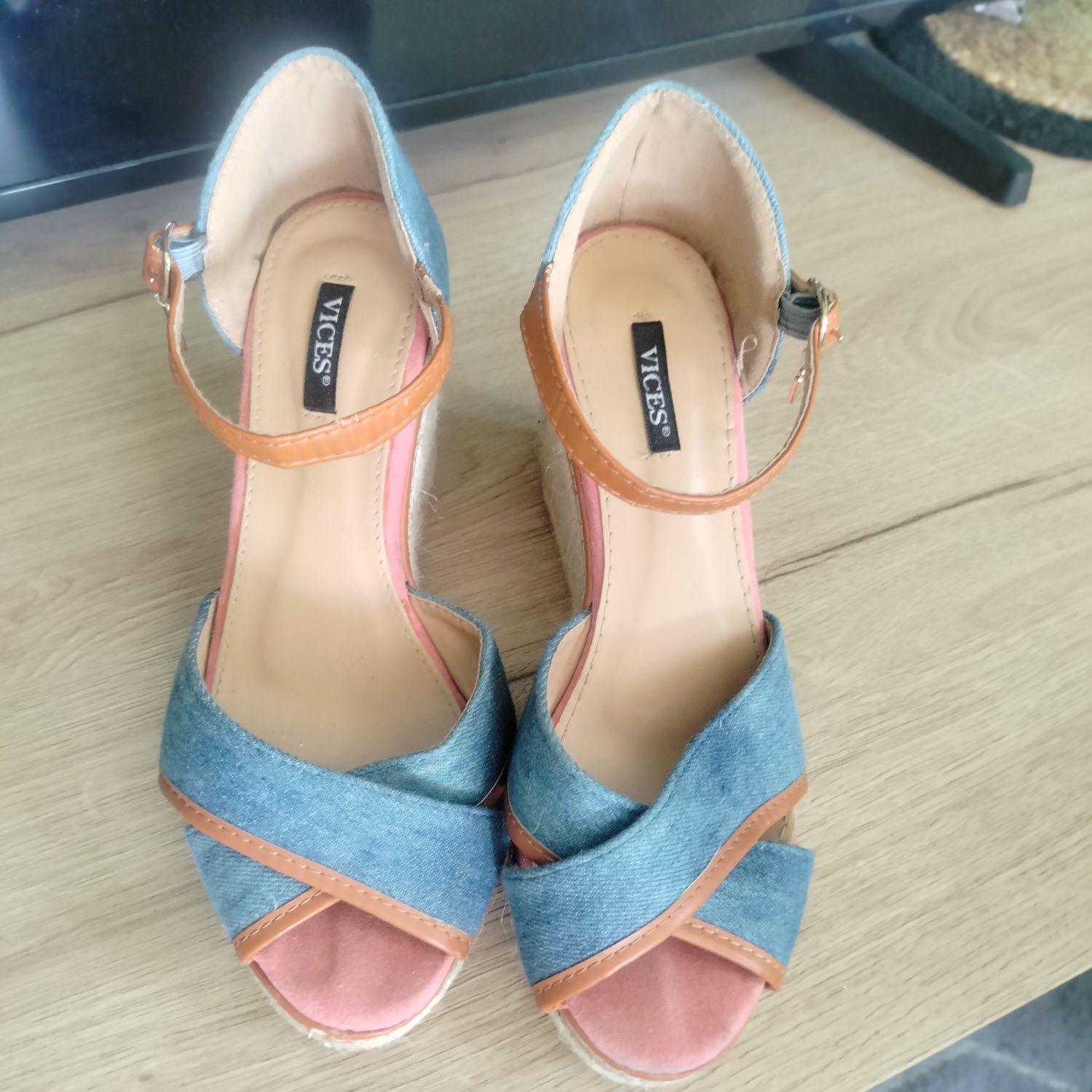 Buty damskie sandały Vices koturn 38