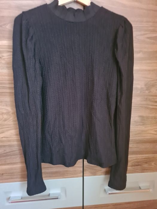 Półgolf czarny z bufkami Reserved