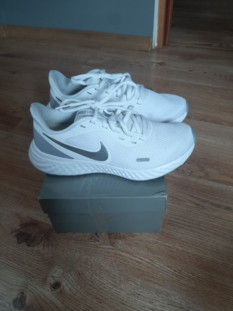 Buty nike revolution 5