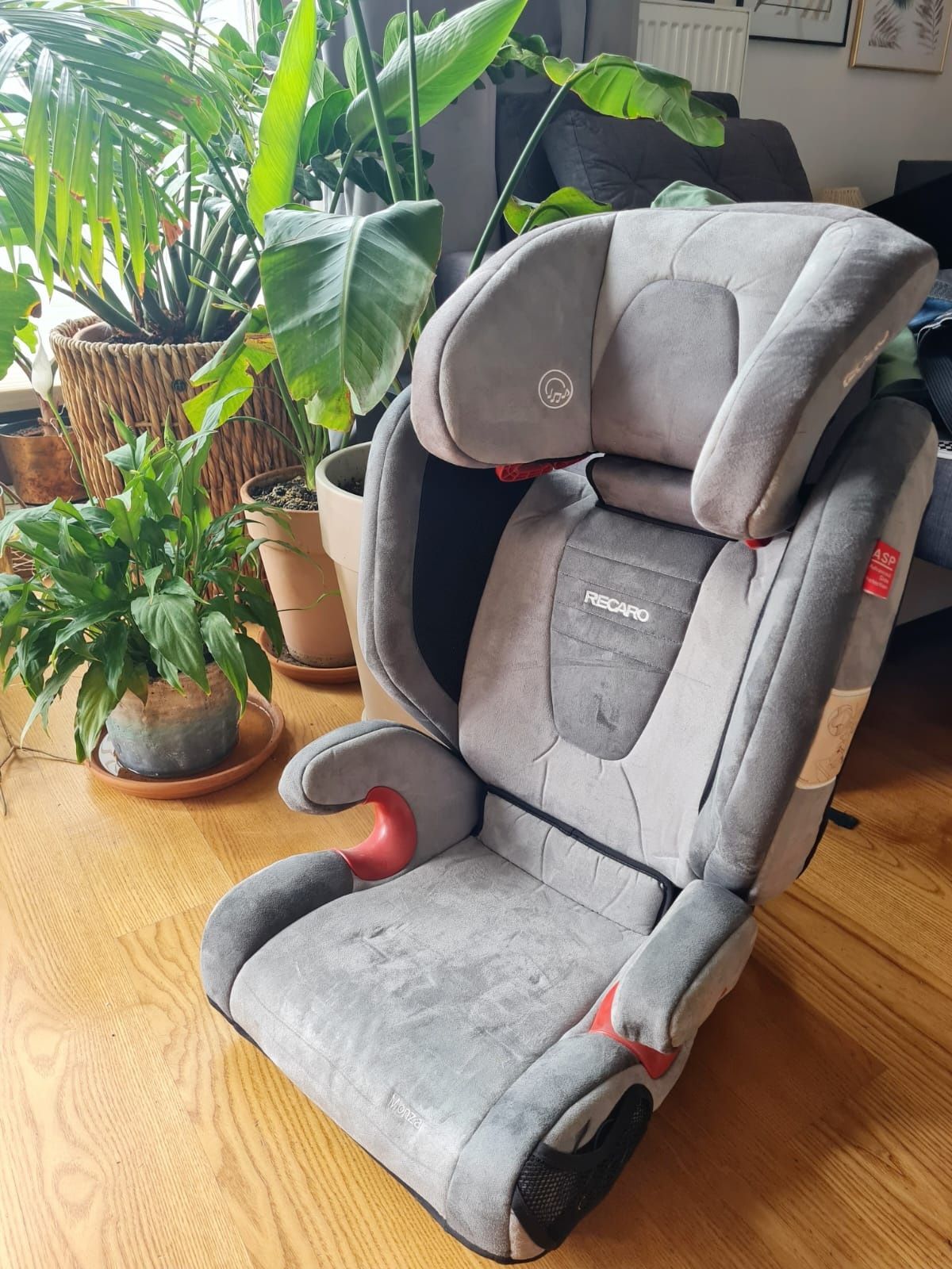 Recaro Monza fotelik z głośnikami jak nowy