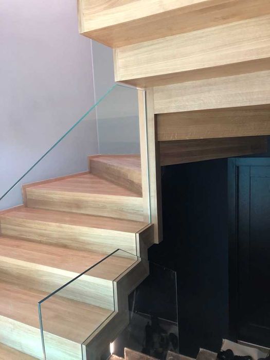 Schody dywanowe dębowe wewnętrzne