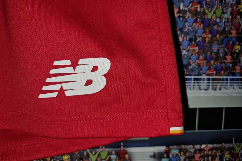 Liverpool F.C. New Balance NB Dry 2015-16 home size: YL-146