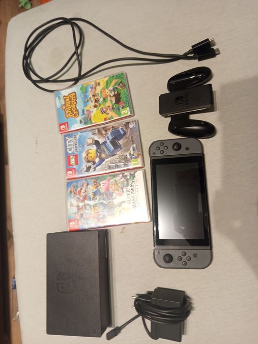 nintendo switch plus karta pamięci 128 gb dodatkowo 3 gry stan Bdb