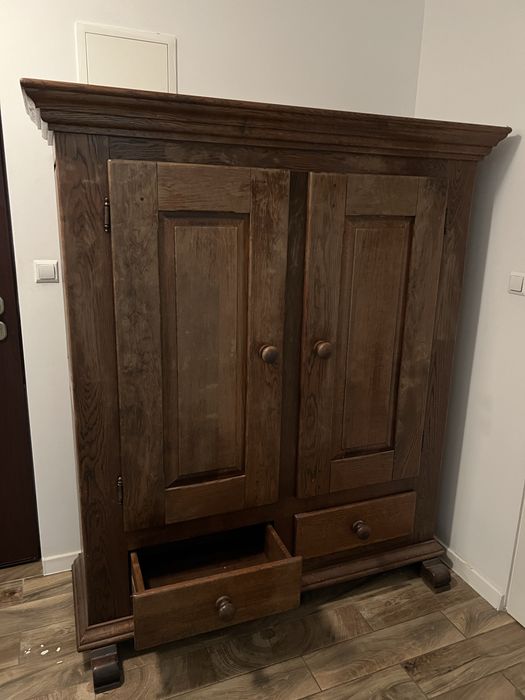 Szafa drewniana – klasyczna, solidna