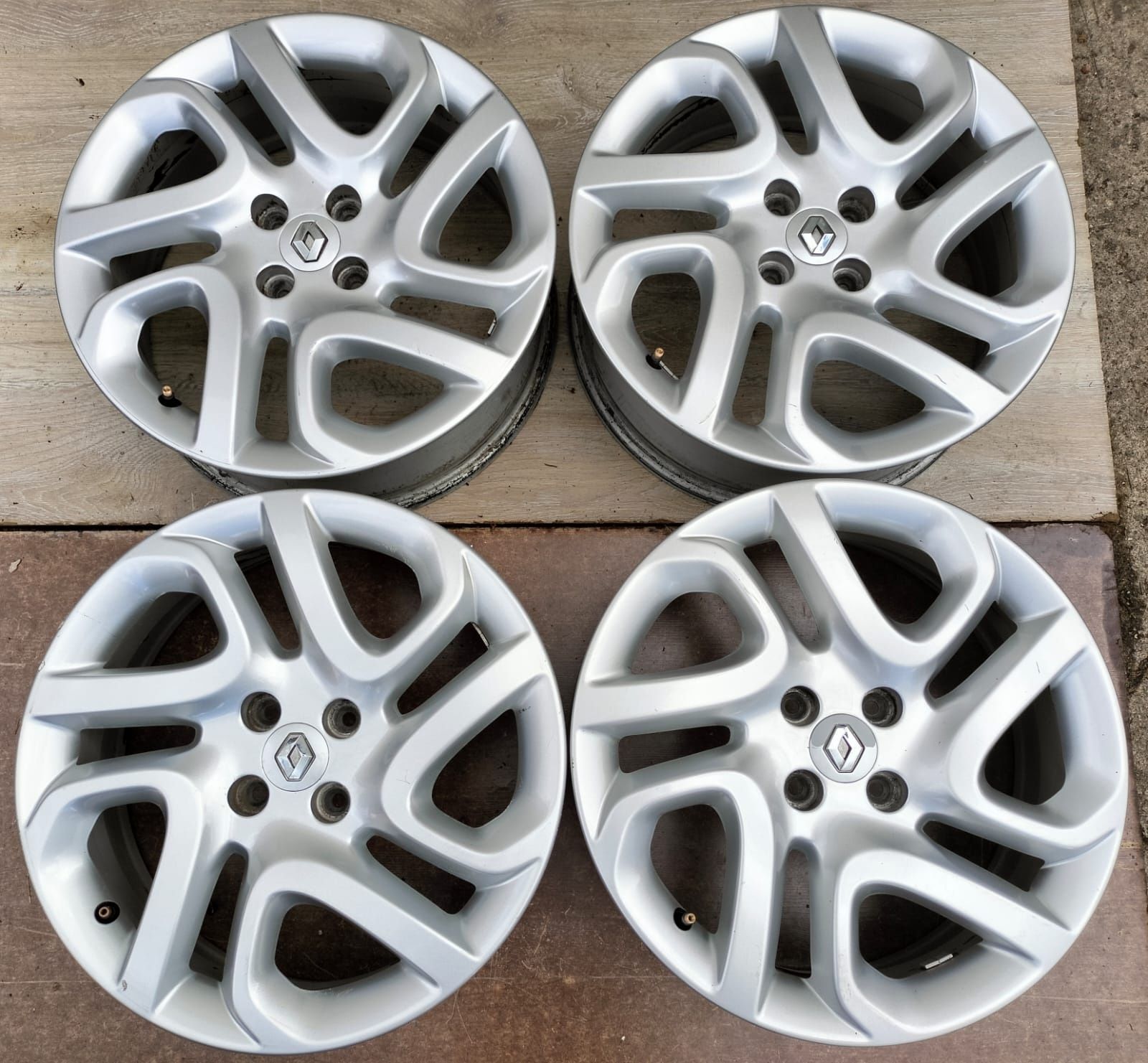 Felgi aluminiowe Renault Clio Captur Twingo 6,5x17 ET40 4x100