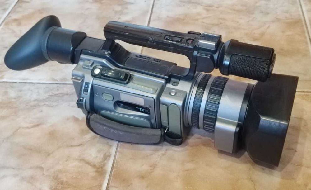 Відеокамера Sony DCR-VX2100E