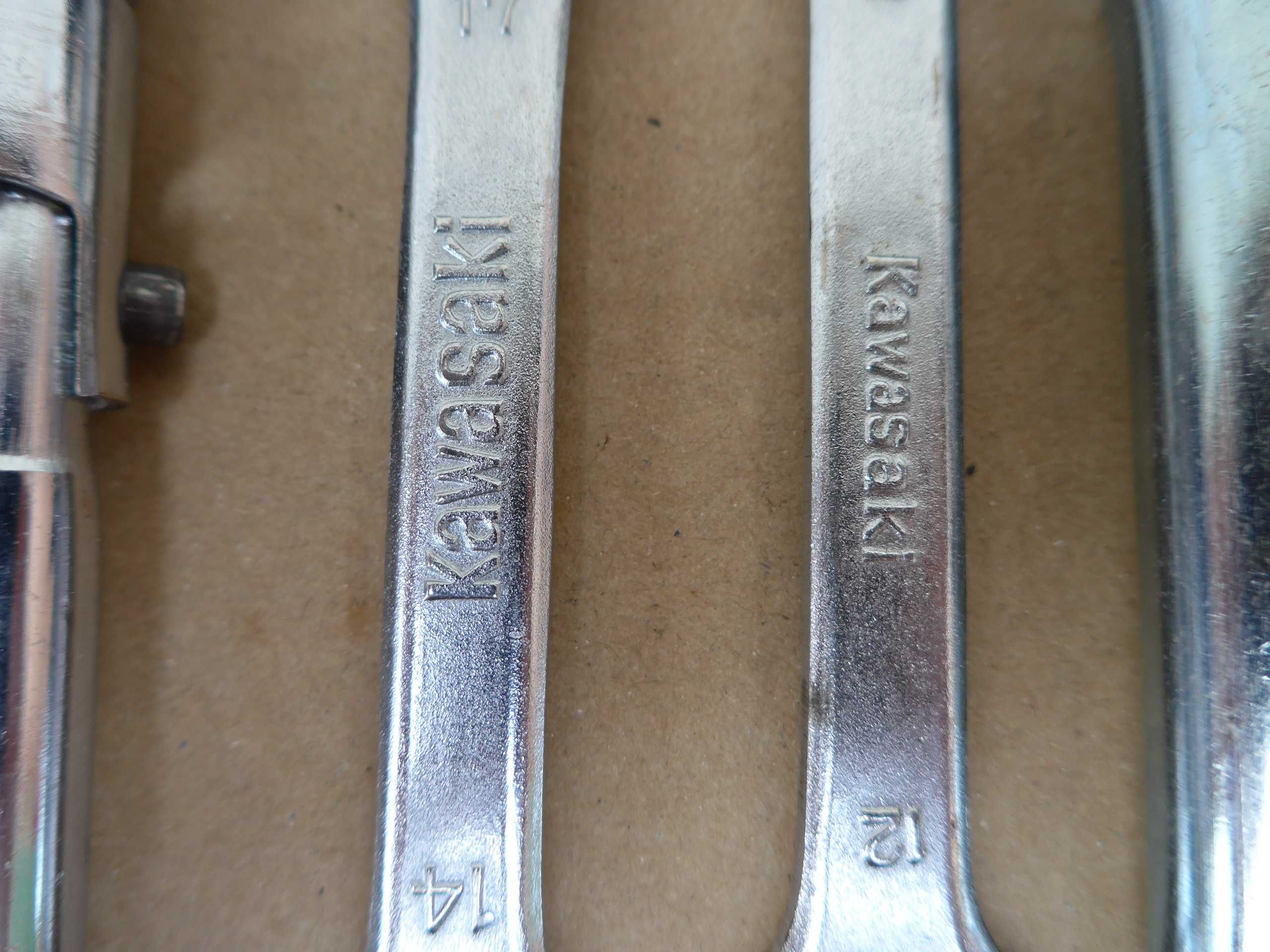Kawasaki ZZR/gtr 1100/1200/1400 KLUCZE narzedzia serwisowe + manometr