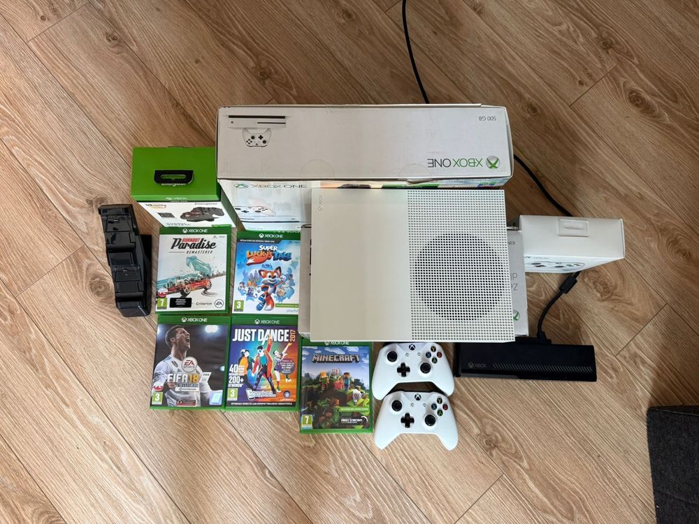 Xbox one + gry + kinect sensor + stacja ładowania -