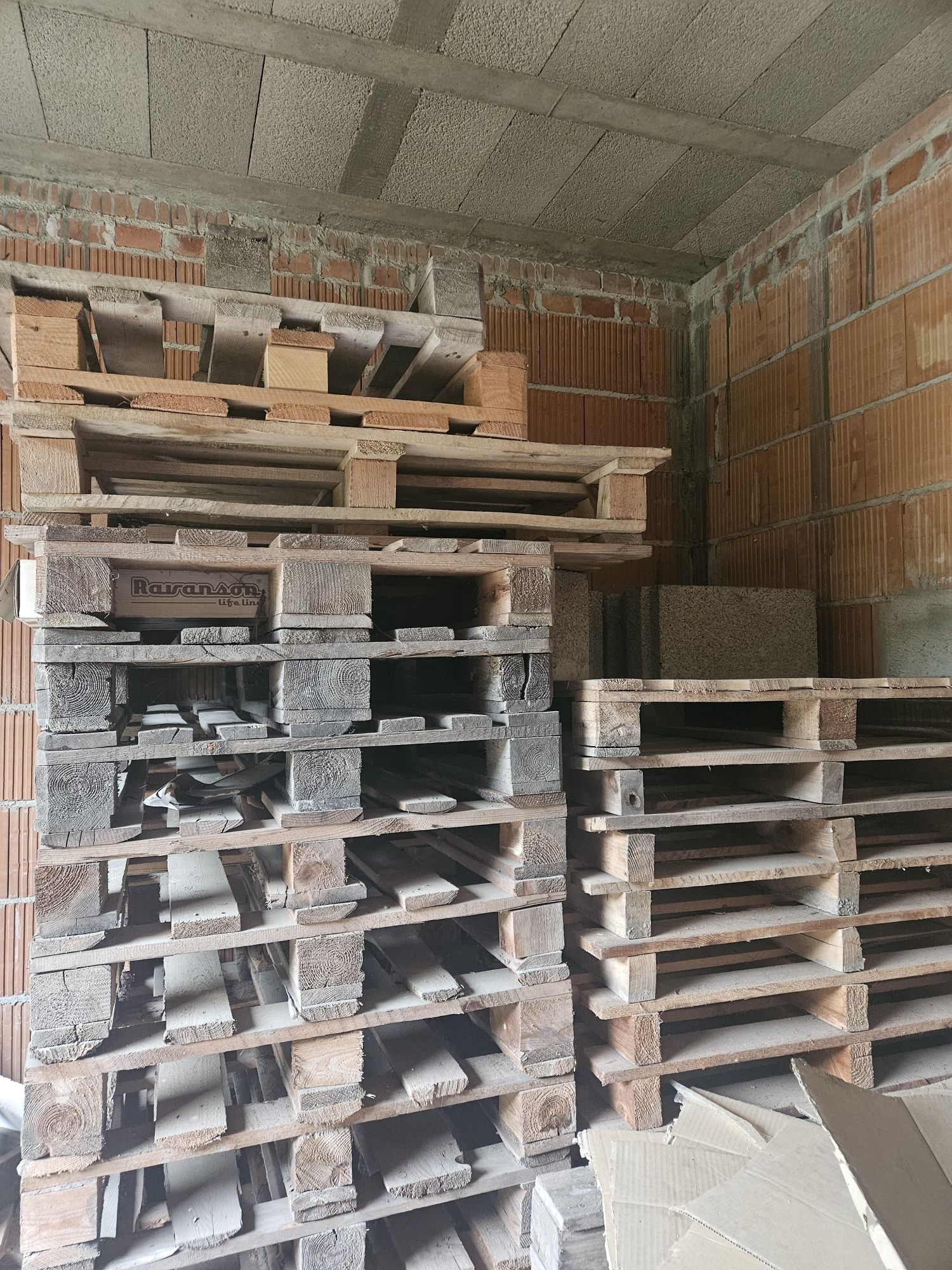 Palety po materiałach budowlanych