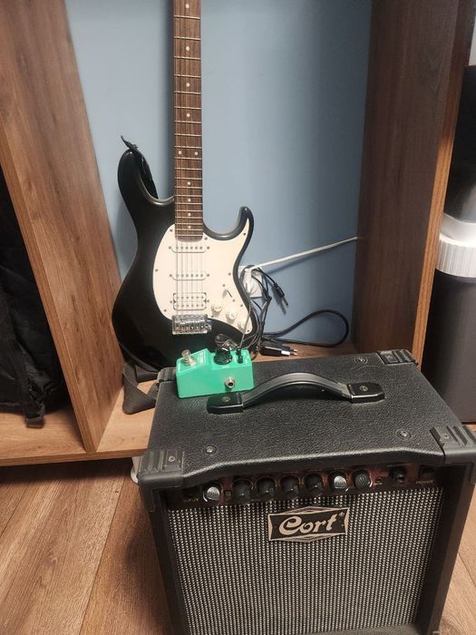 Електрогітара cort stratocaster+ комбік+ чохол