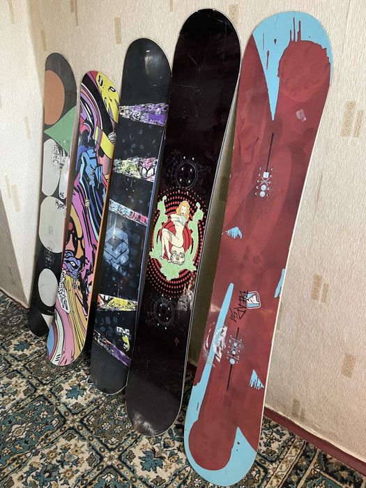 Сноуборди в асортименті