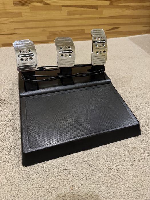 Хороший стан. Ігрове кермо Thrustmaster TX Leather Edition PC / XBOX