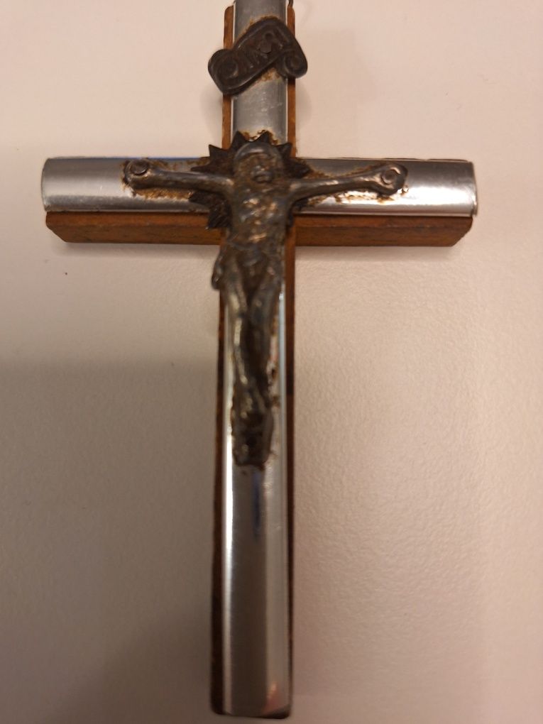 Stary krzyż drewniano- metalowy Inri