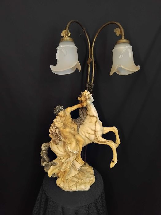 Candeeiro de mesa ou de pedestal