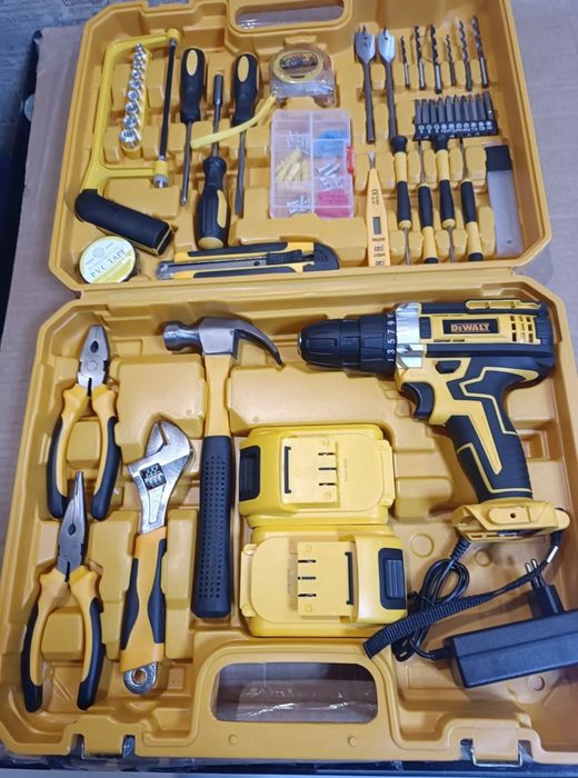 Шуруповерт акумуляторний з набором інструментів