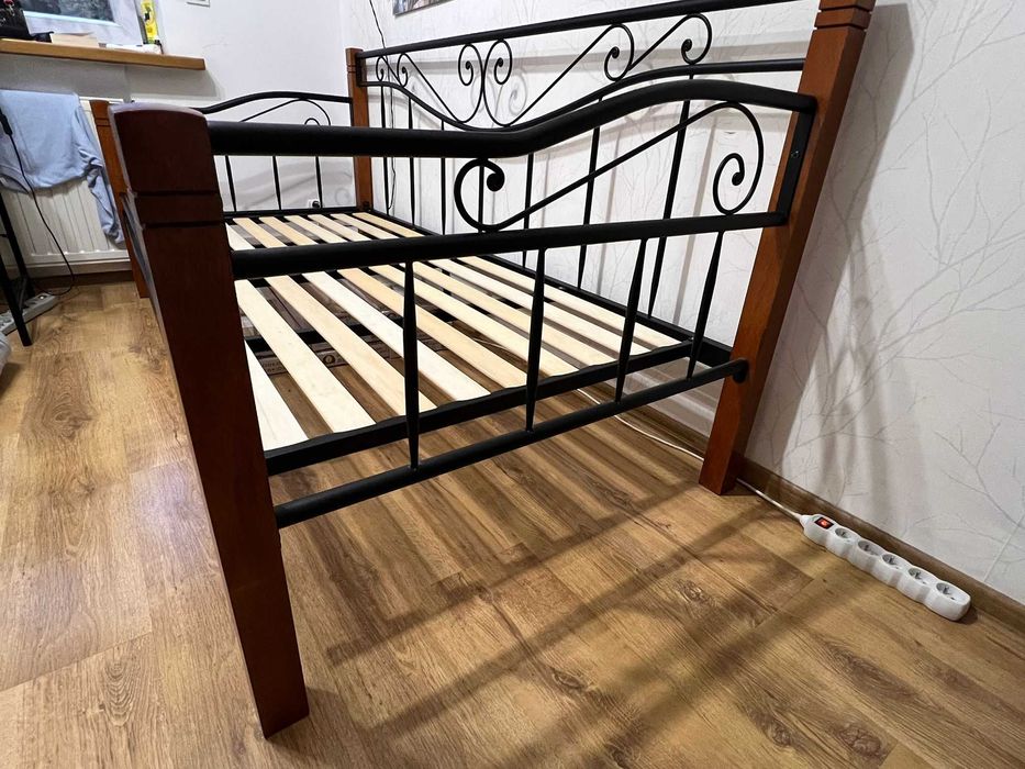 Łóżko metalowe czarne