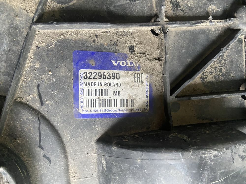 Osłona płyta pod zderzak prowadnica powietrza Volvo XC60 II