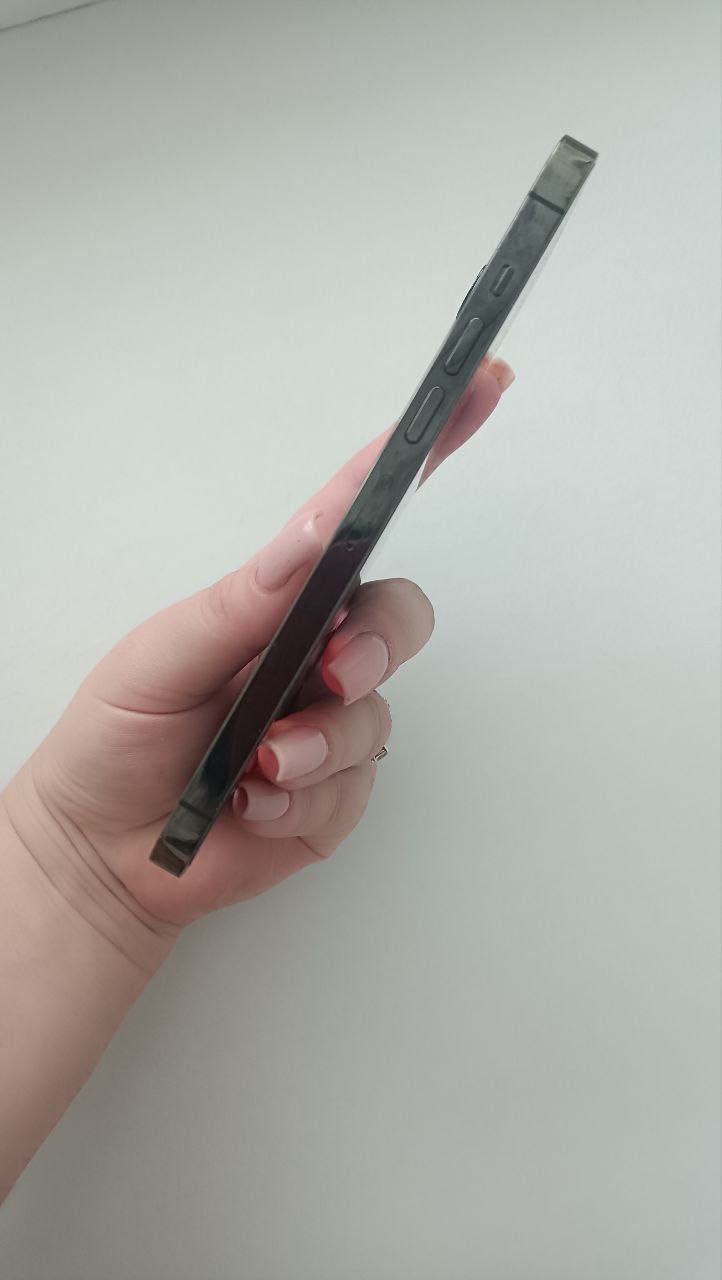 iPhone 13-й про Макс 256 гігабайт.