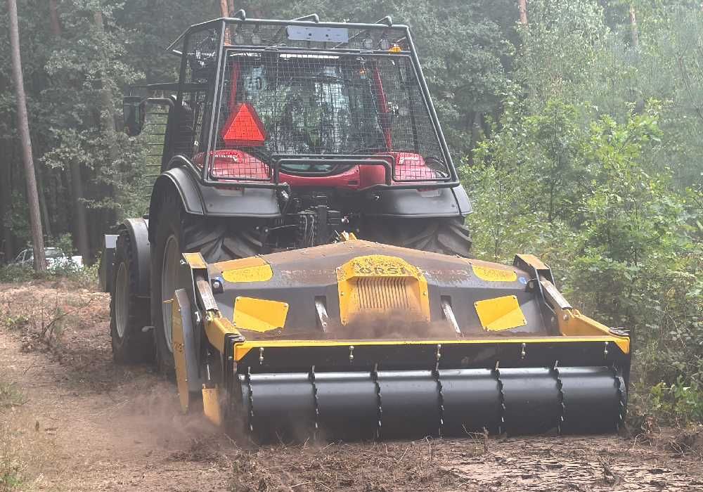 Ciągnik leśny VALTRA T255 VERSU z pełną zabudową leśną