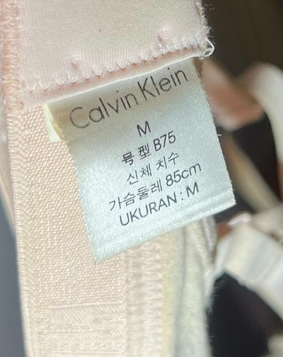 Бюстгальтер Calvin Klein Underwear бежевий
колір бежевий однотонний