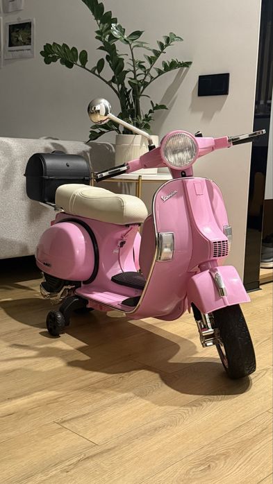 Дитячий клектроскутер